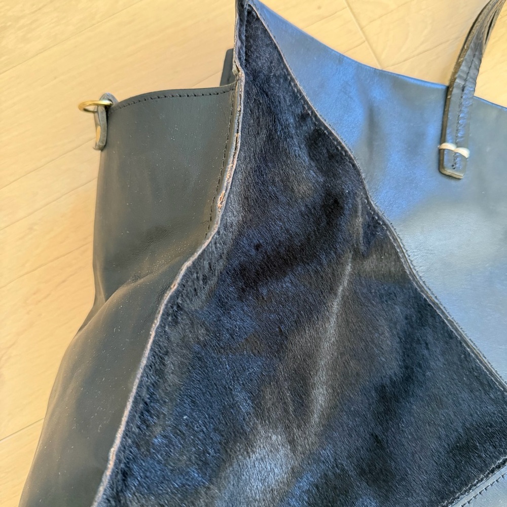 Clare V. Simple Tote in Black Leather and Faux Fur - Picture 4 of 9